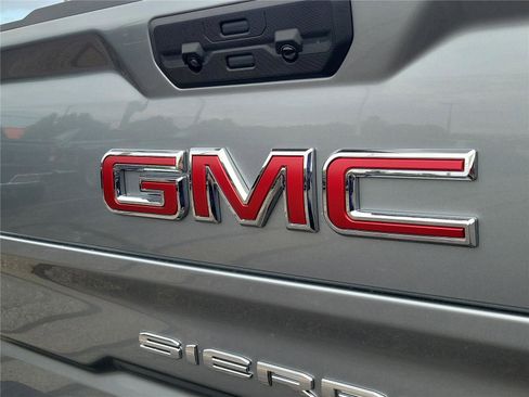 New 2026 GMC Sierra 1500 SLT image 8