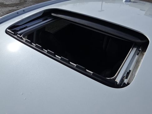 Used 2022 Honda HR-V EX-L image 4