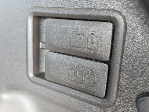 Used 2024 GMC Terrain SLE image 34