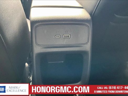 Used 2025 Chevrolet Trax RS w/ Sunroof Package FWD image 10