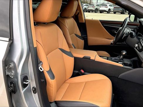 Certified 2024 Lexus ES 350 w/ Premium Package image 9