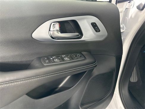 New 2026 Chrysler Pacifica Limited w/ S Appearance Package image 20