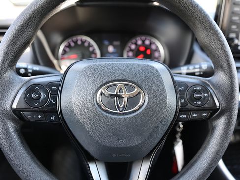 Used 2021 Toyota RAV4 LE AWD/4WD image 36