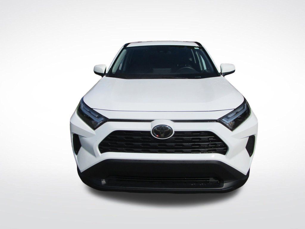 Used 2025 Toyota RAV4 XLE FWD image 5