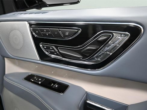 Used 2019 Lincoln Navigator Black Label w/ Cargo Package image 28