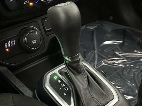 Used 2019 Jeep Renegade Latitude image 17