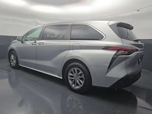 Used 2022 Toyota Sienna XLE AWD/4WD image 6