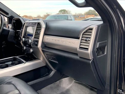 Used 2020 Ford F250 Platinum w/ FX4 Off-Road Package image 18