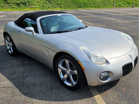 Used 2007 Pontiac Solstice Convertible w/ Premium Package RWD image 16