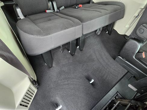 Used 2018 Dodge Grand Caravan SE w/ UConnect Hands-Free Group image 29