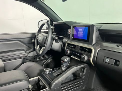 Used 2025 Toyota Tacoma TRD Sport image 32