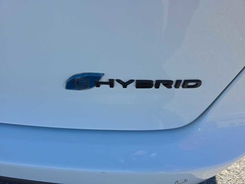 Used 2021 Chrysler Pacifica Limited w/ Uconnect Theater Family Group image 12