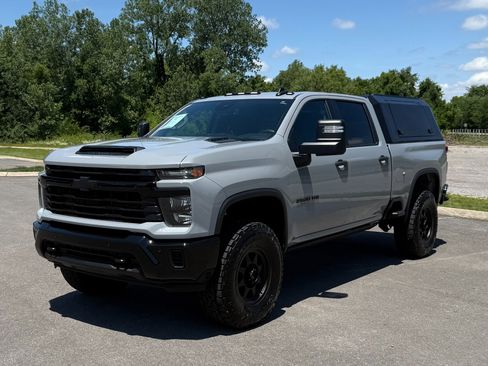 Used 2025 Chevrolet Silverado 2500 Custom w/ Custom Value Package AWD/4WD image 2