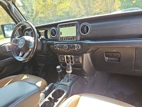 Used 2021 Jeep Gladiator Overland w/ Popular Equipment Package image 16
