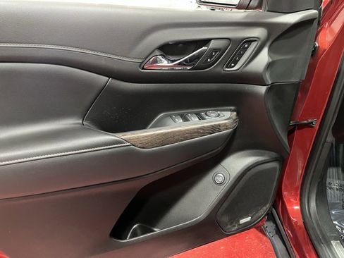 Used 2023 GMC Acadia Denali w/ Denali Ultimate Package image 24