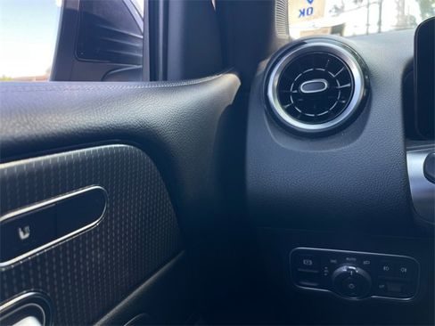 Used 2023 Mercedes-Benz GLB 250 4MATIC image 19