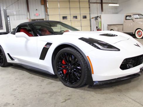 Used 2016 Chevrolet Corvette Z06 w/ 3LZ Preferred Equipment Group RWD image 8