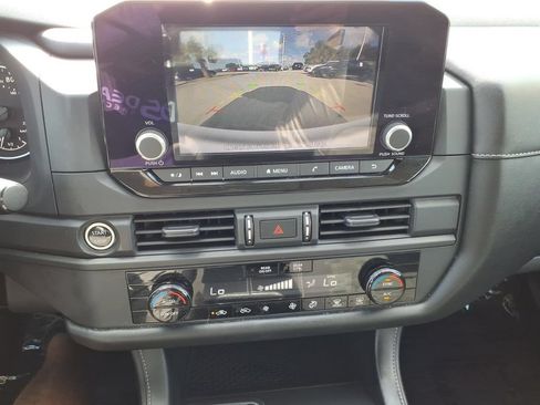 Used 2023 Nissan Pathfinder S FWD image 17