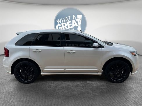 Used 2013 Ford Edge Sport w/ Driver Entry Pkg image 2