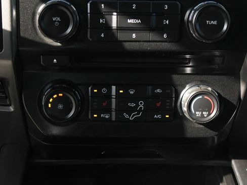 Used 2017 Ford F250 XLT w/ XLT Premium Package image 21