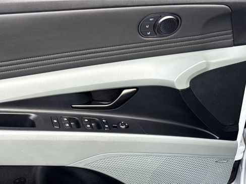 Certified 2025 Hyundai Elantra Limited image 15