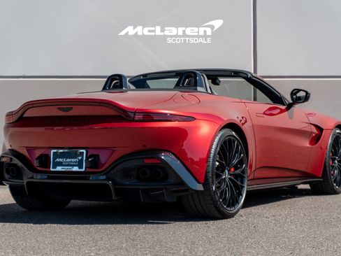 Used 2022 Aston Martin V8 Vantage Roadster RWD image 7