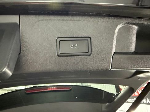 Used 2024 Volkswagen Atlas SEL Premium R-Line image 10