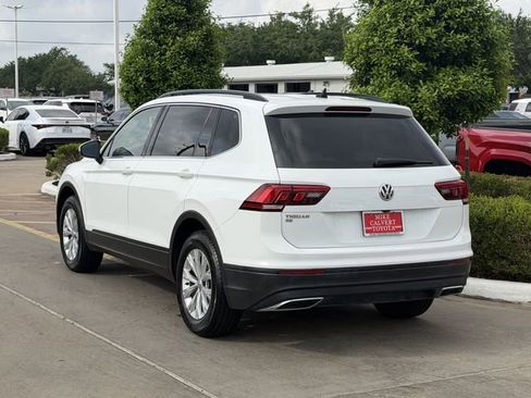 Used 2019 Volkswagen Tiguan SE w/ Panoramic Sunroof Package image 4