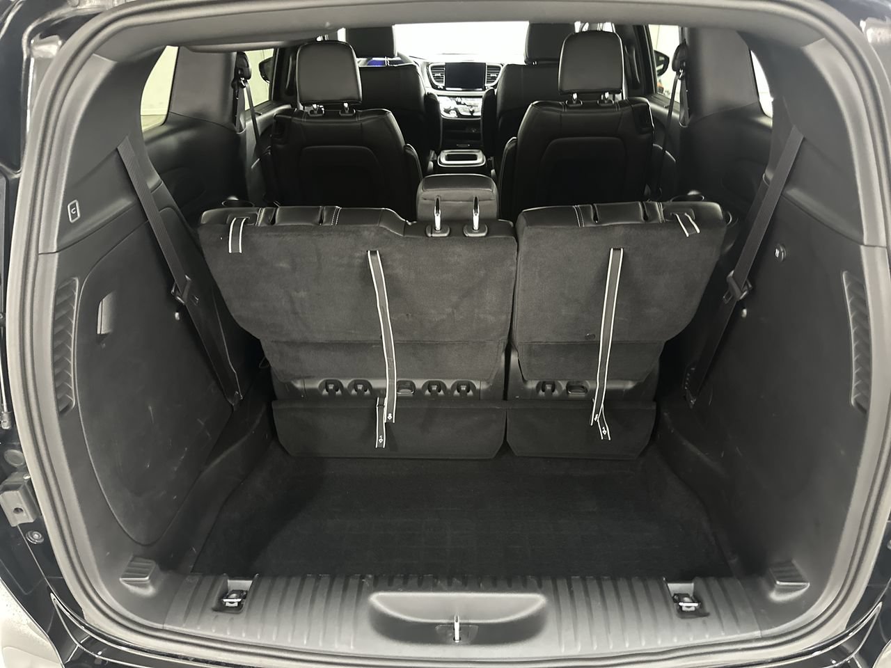 Used 2026 Chrysler Pacifica Select AWD/4WD image 26
