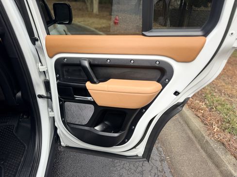 Used 2023 Land Rover Defender 130 S image 21