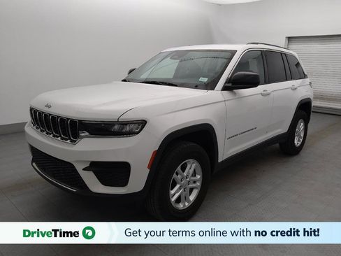 Used 2023 Jeep Grand Cherokee Laredo RWD image 1