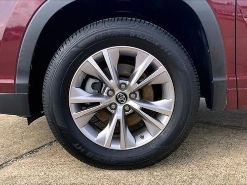 Used 2016 Toyota Highlander LE image 8