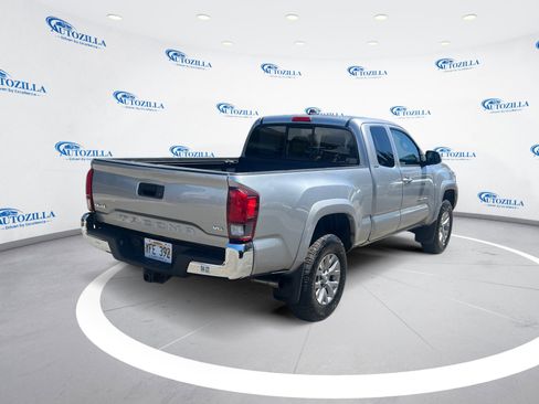 Used 2018 Toyota Tacoma SR5 AWD/4WD image 5
