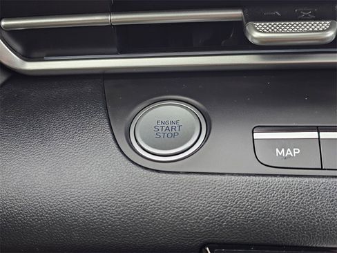 Certified 2021 Hyundai Elantra Limited w/ Cargo Package image 33