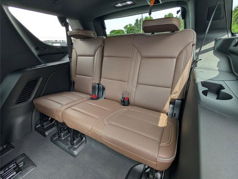 Used 2023 Chevrolet Tahoe High Country w/ Advanced Technology Package AWD/4WD image 18