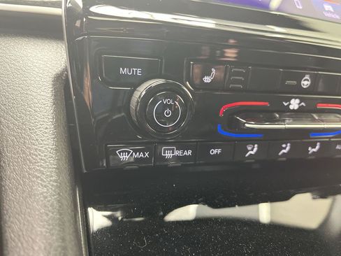 Used 2025 Jeep Grand Cherokee L Altitude AWD/4WD image 22