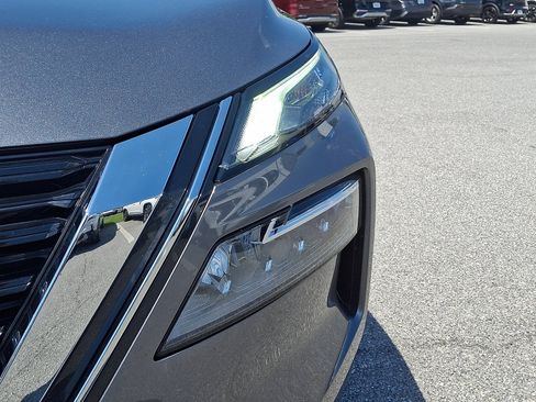 Used 2022 Nissan Rogue SV AWD/4WD image 9