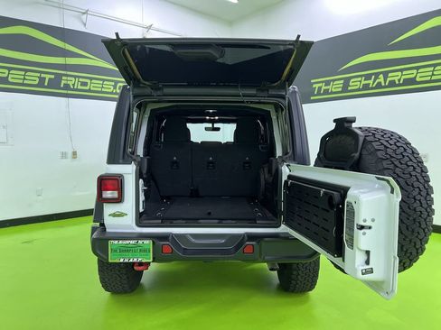 Used 2022 Jeep Wrangler Unlimited Rubicon AWD/4WD image 9