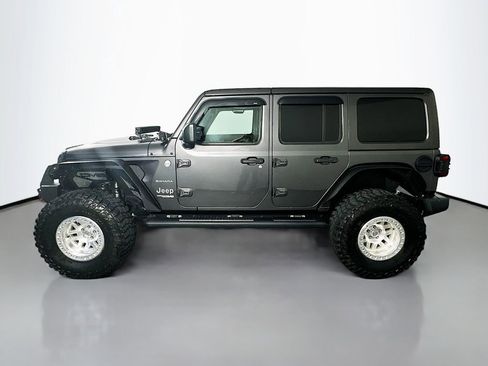 Used 2019 Jeep Wrangler Unlimited Sahara AWD/4WD image 4