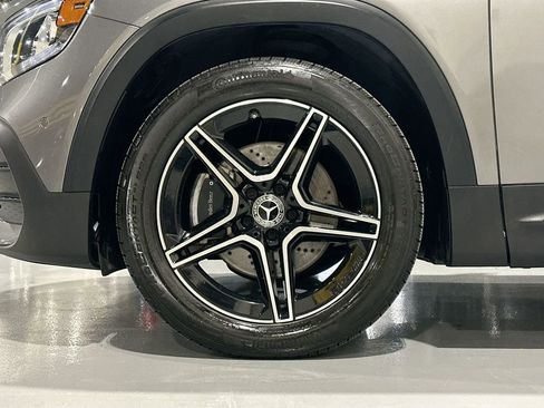 Used 2020 Mercedes-Benz GLB 250 4MATIC image 4