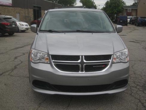 Used 2016 Dodge Grand Caravan SXT FWD image 2