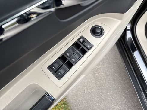 Used 2006 Chrysler 300 SRT8 w/ SRT Option Group I image 11