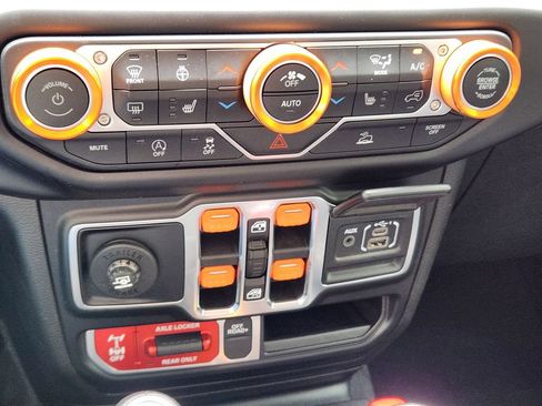 Used 2022 Jeep Gladiator Mojave w/ Cold Weather Group AWD/4WD image 18