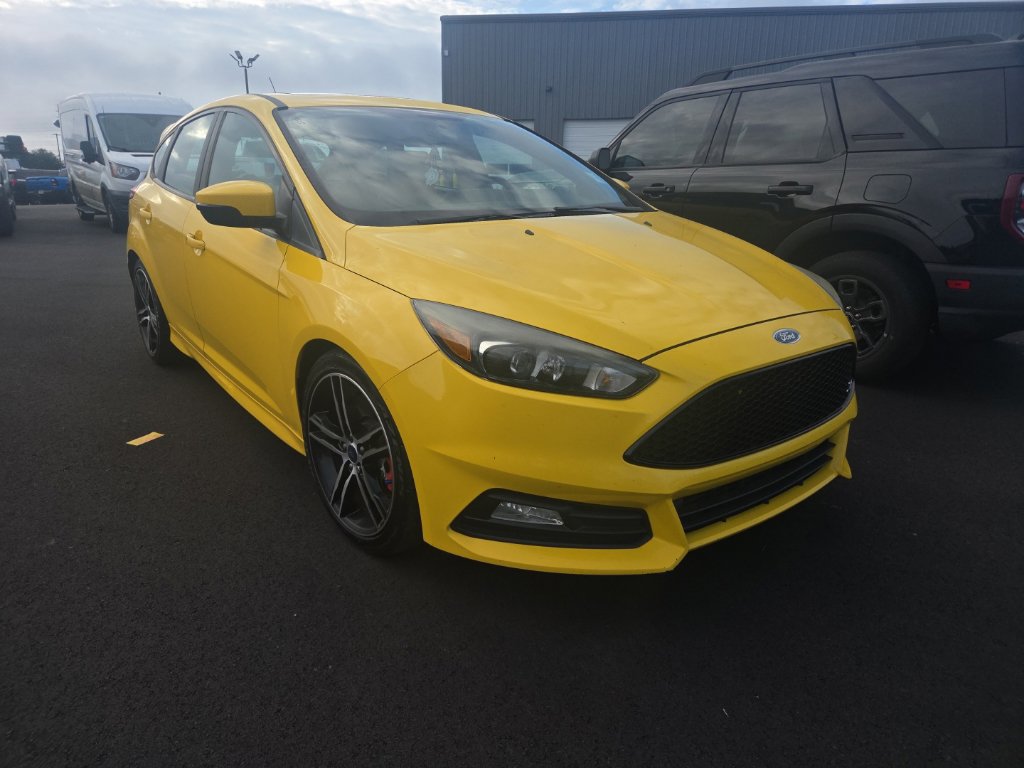 Used 2017 Ford Focus ST w/ Equipment Group 401A FWD image 1