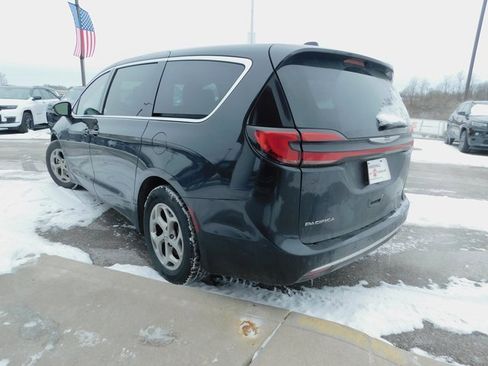 Used 2024 Chrysler Pacifica Limited image 7
