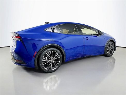 Used 2023 Toyota Prius XLE image 7