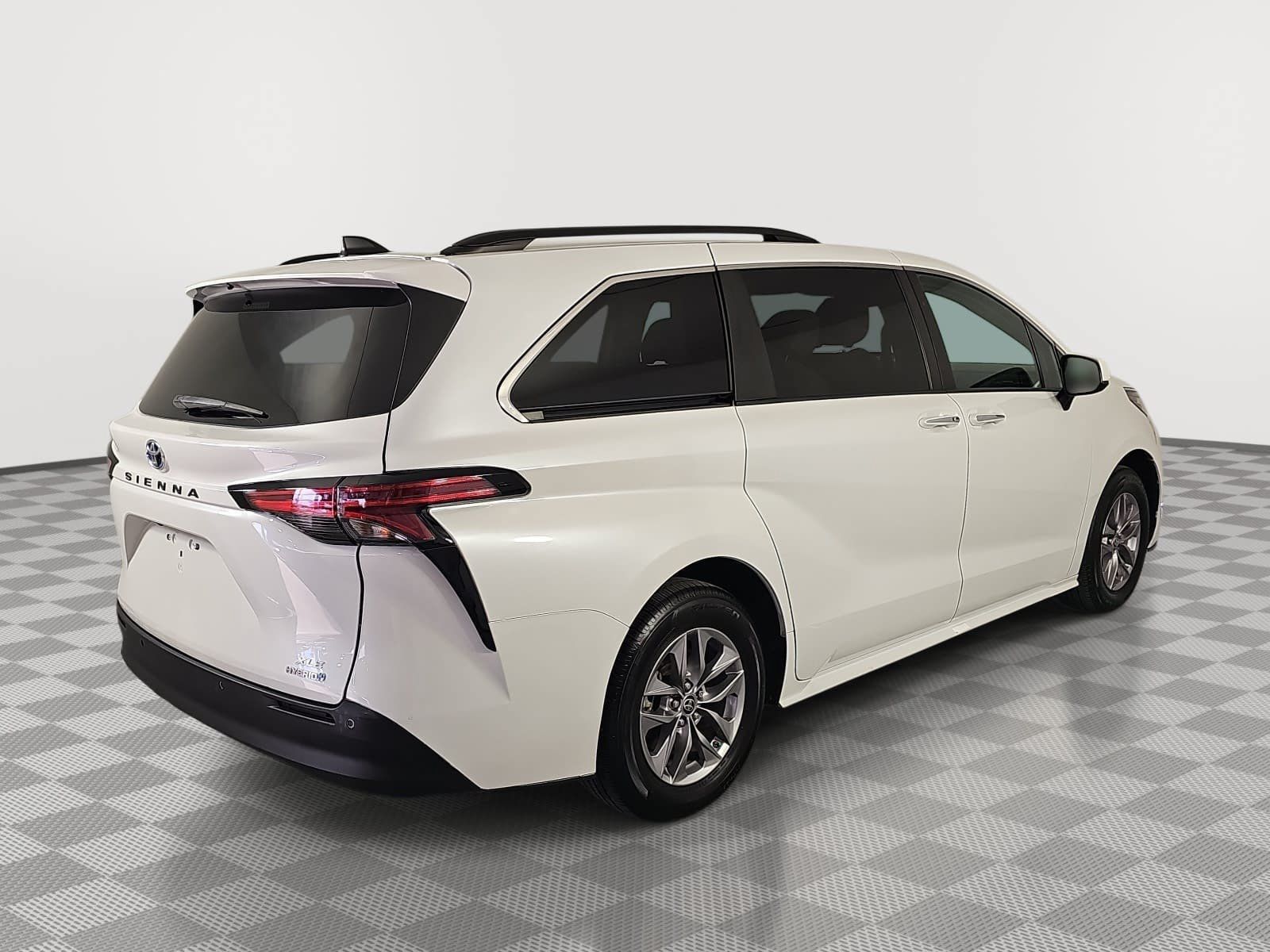 Used 2022 Toyota Sienna XLE FWD image 8