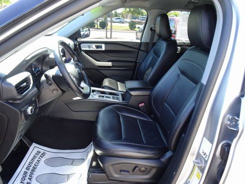 Used 2021 Ford Explorer Limited w/ Equipment Group 301A image 10