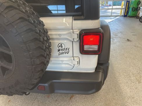 Used 2024 Jeep Wrangler Willys image 17