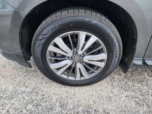 Used 2020 Nissan Pathfinder S image 11